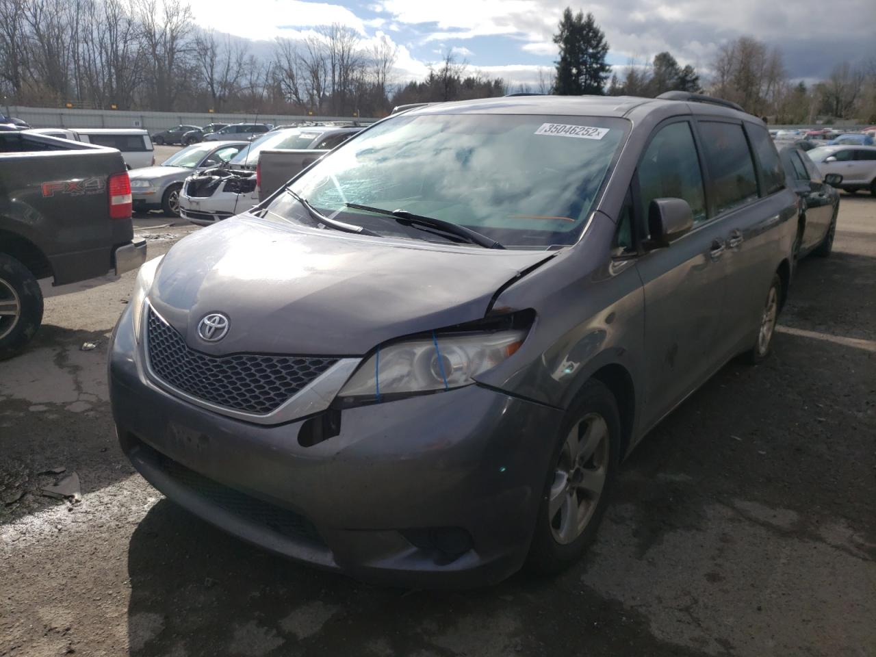 Photo 2 from auction – 2013 TOYOTA SIENNA LE with VIN 5TDKK3DC8DS353243
