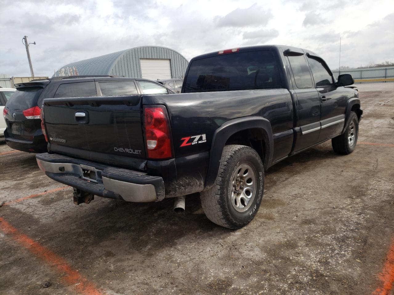 Photo 4 from auction – 2003 CHEVROLET SILVERADO with VIN 1GCEK19T43E165348