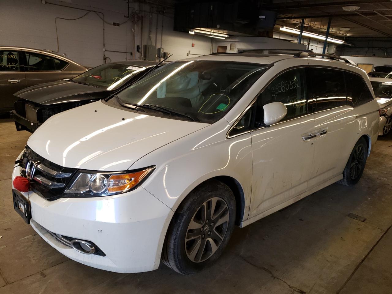 Photo 2 from auction – 2014 HONDA ODYSSEY TO with VIN 5FNRL5H93EB102349