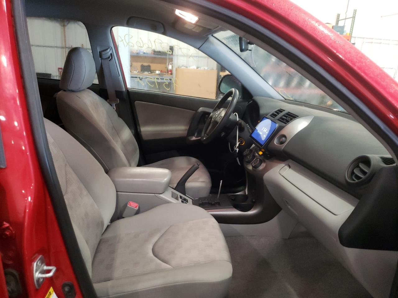 Photo 5 from auction – 2010 TOYOTA RAV4 with VIN JTMBK4DV4A5098311