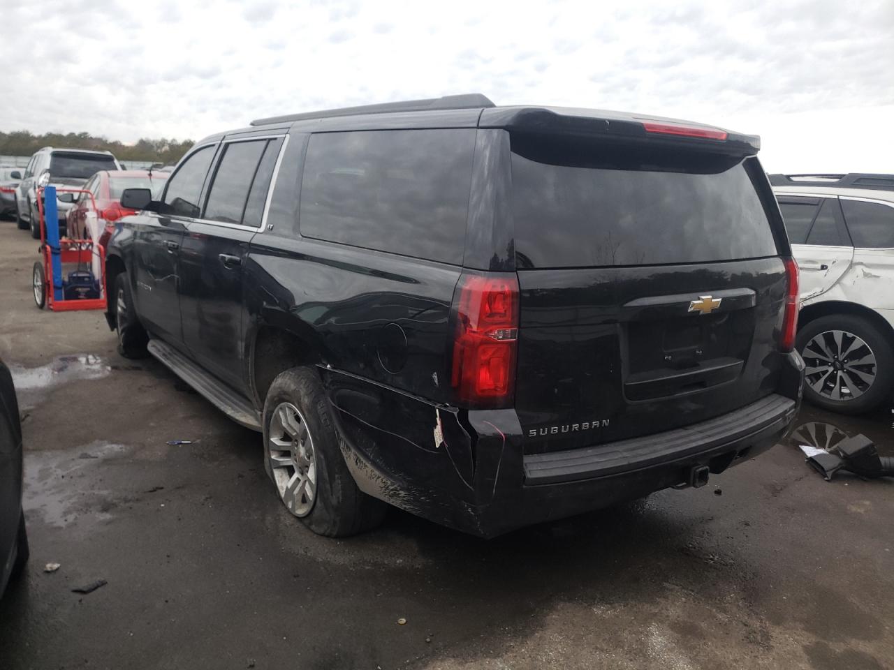 Photo 3 from auction – 2015 CHEVROLET SUBURBAN K with VIN 1GNSKJKC8FR554592
