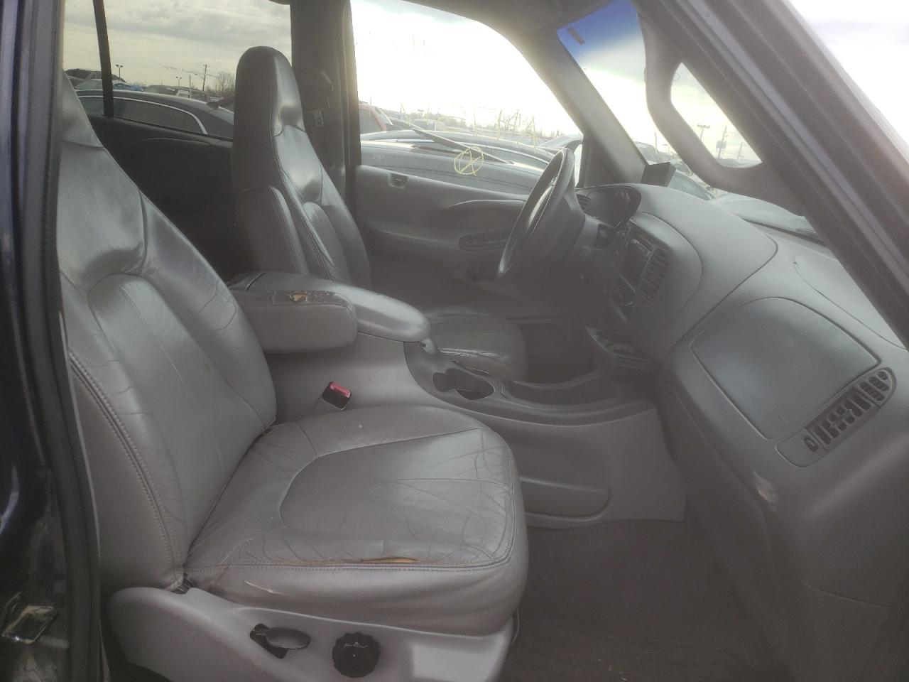 Photo 5 from auction – 1999 FORD EXPEDITION with VIN 1FMPU18L1XLA47517