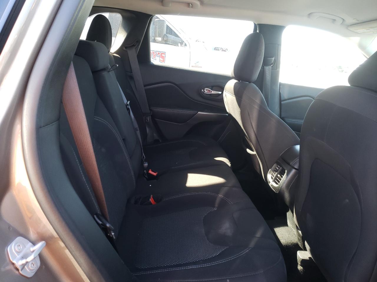 Photo 6 from auction – 2019 JEEP CHEROKEE L with VIN 1C4PJMCB0KD477507