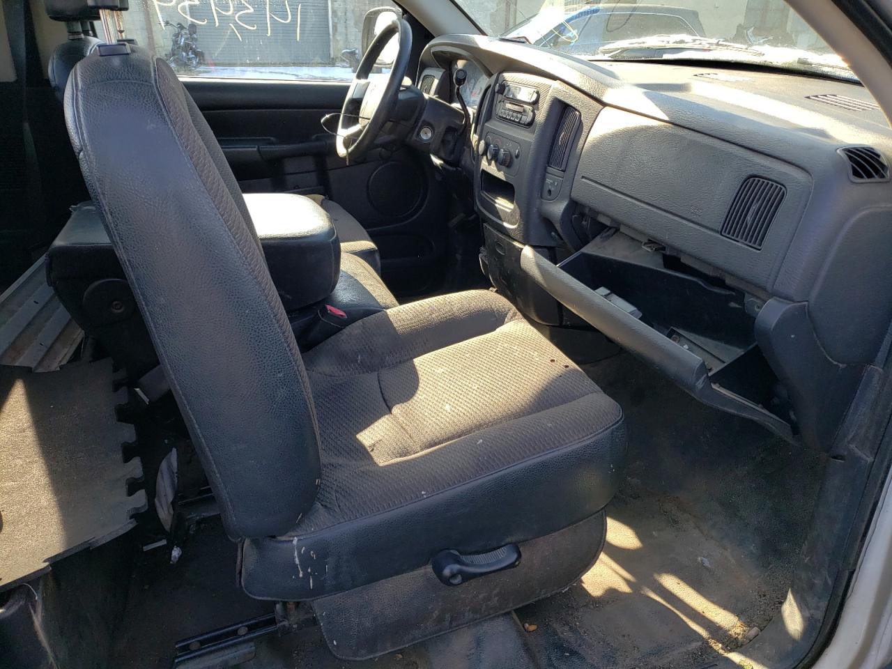 Photo 5 from auction – 2005 DODGE RAM 1500 S with VIN 1D7HA16K45J563560