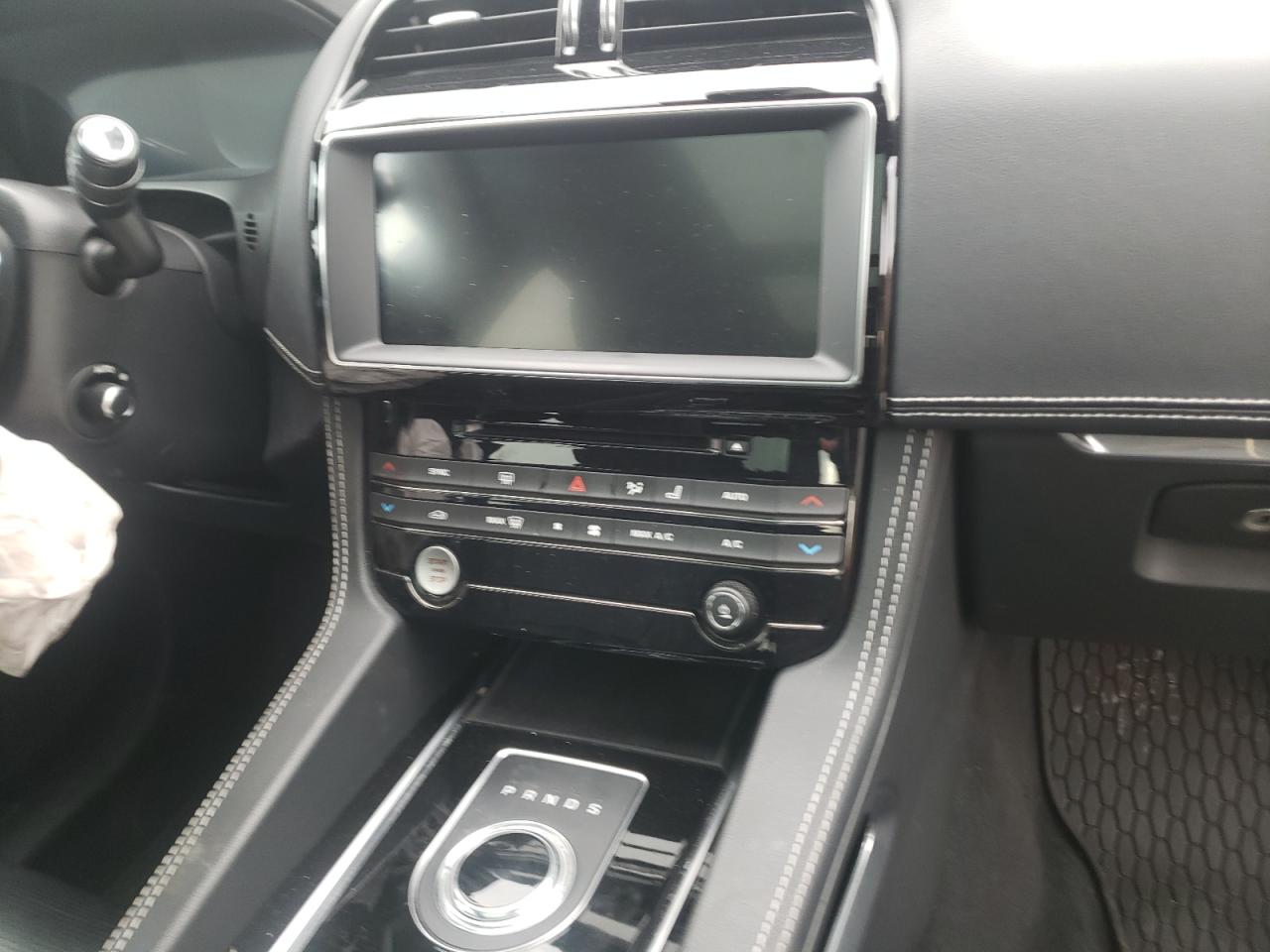 Photo 9 from auction – 2019 JAGUAR F-PACE R - with VIN SADCL2FX7KA366284