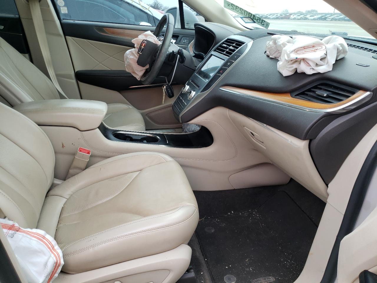 Photo 5 from auction – 2018 LINCOLN MKC SELECT with VIN 5LMCJ2C90JUL01757