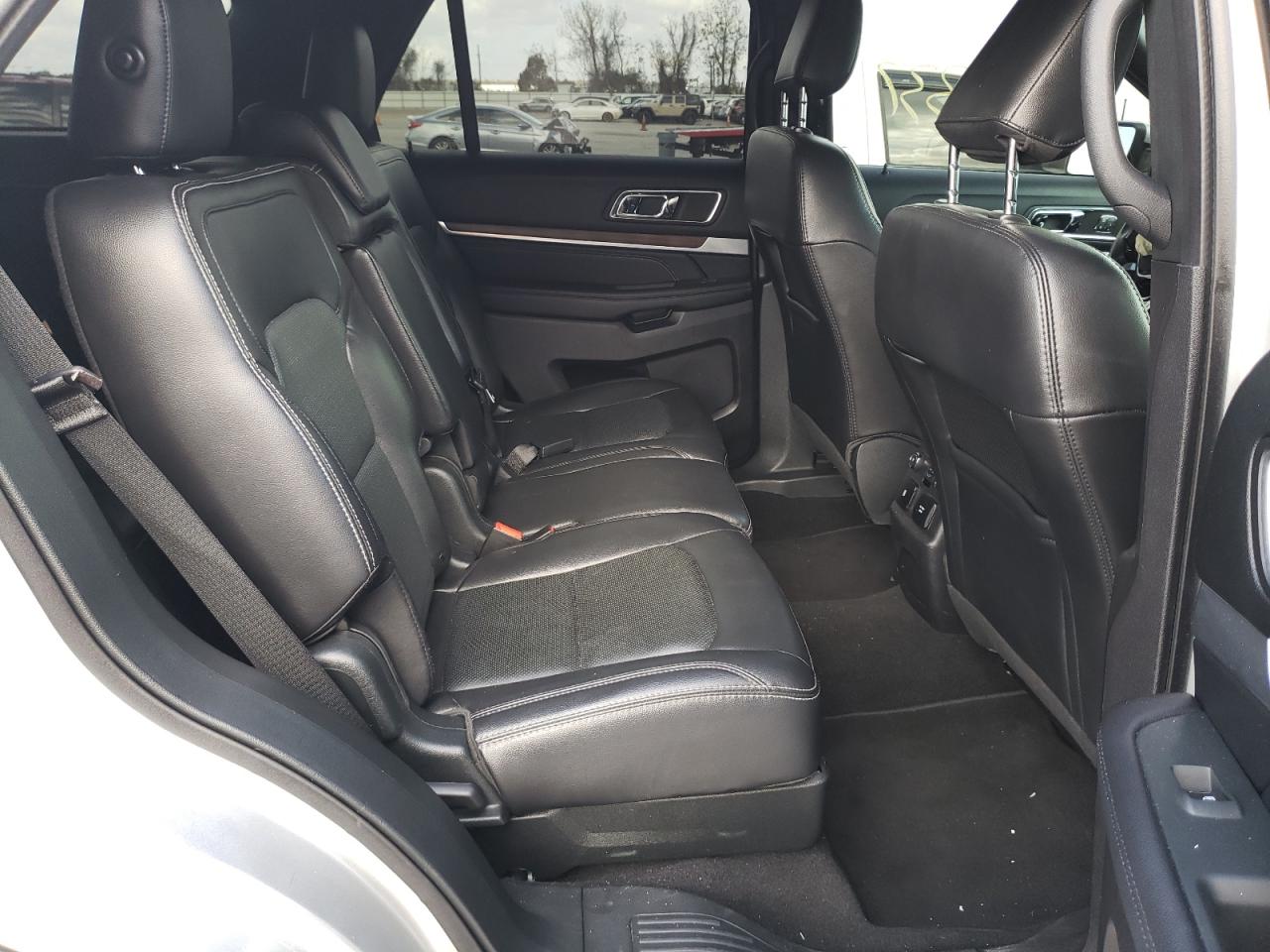 Photo 6 from auction – 2019 FORD EXPLORER L with VIN 1FM5K7F80KGB43557