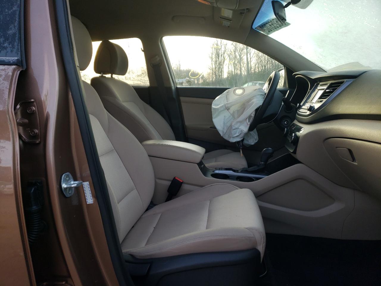 Photo 5 from auction – 2016 HYUNDAI TUCSON LIM with VIN KM8J3CA24GU042814