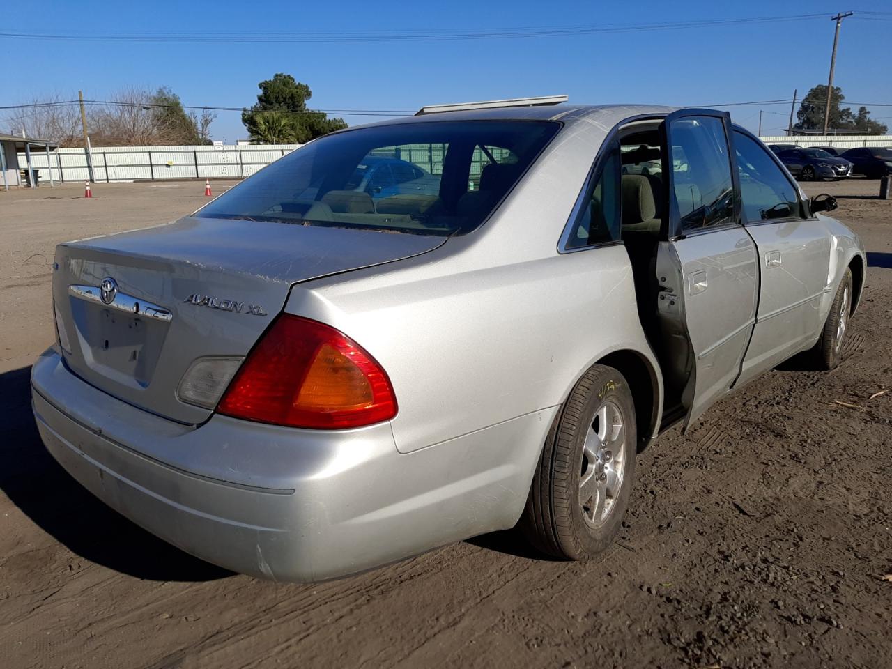 Photo 4 from auction – 2001 TOYOTA AVALON XL with VIN 4T1BF28B81U189902