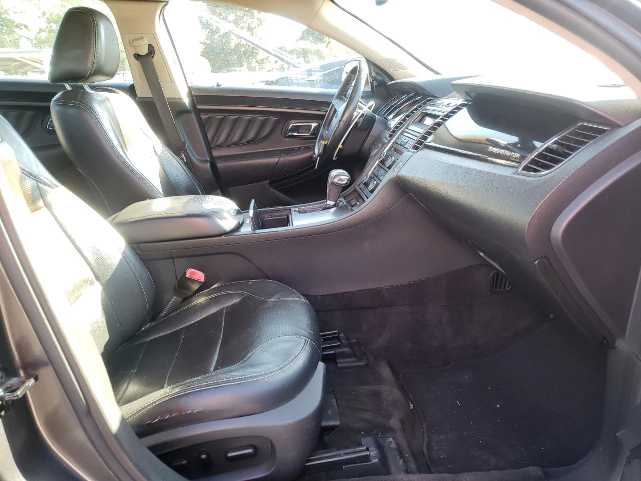 Photo 5 from auction – 2011 FORD TAURUS LIM with VIN 1FAHP2FW3BG174991