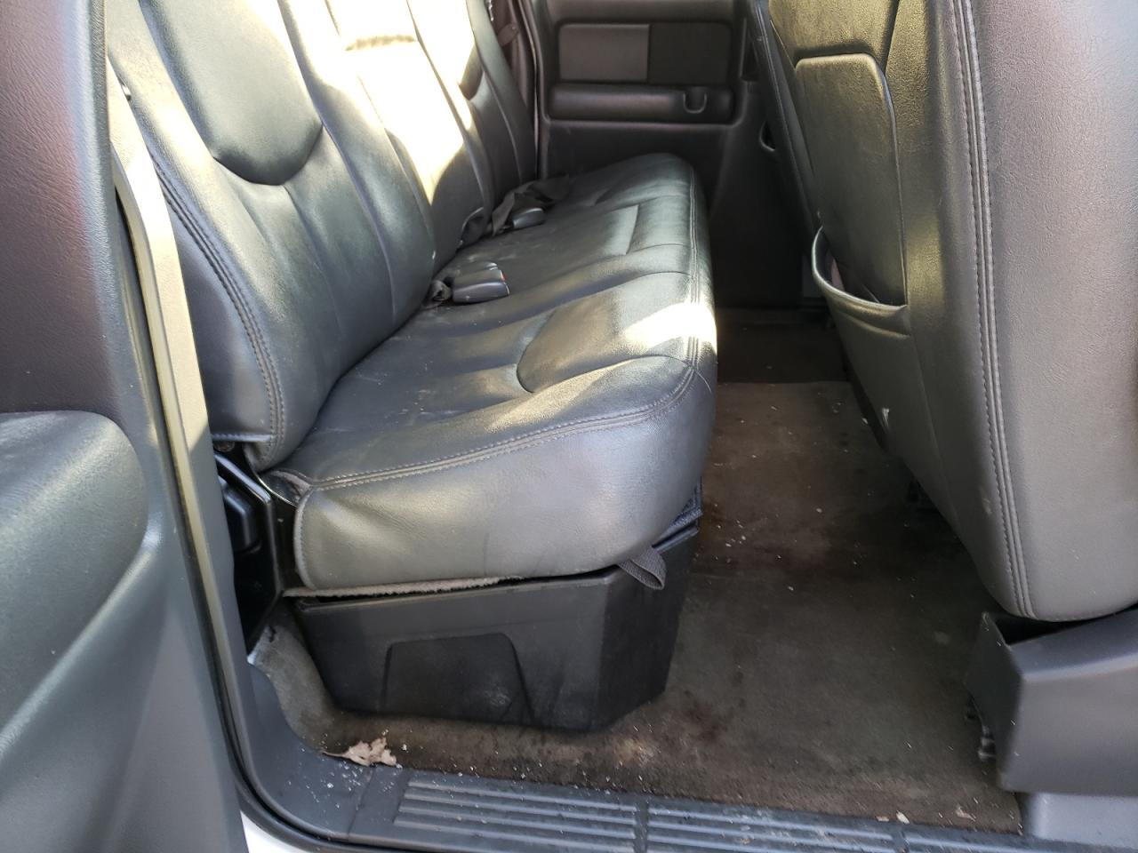 Photo 6 from auction – 2004 CHEVROLET SILVERADO with VIN 2GCEC19T041176556