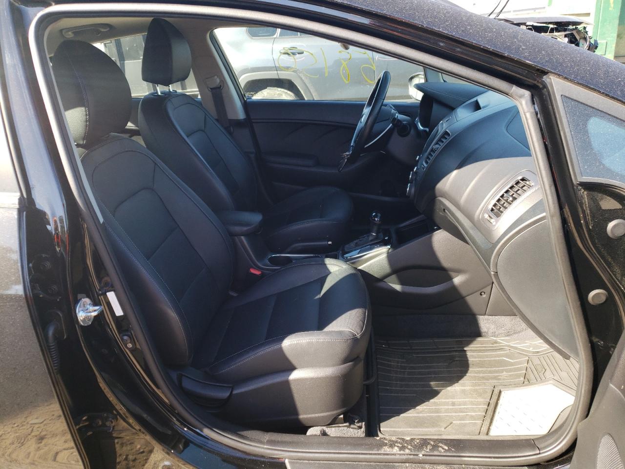 Photo 5 from auction – 2017 KIA FORTE EX with VIN 3KPFN4A80HE092124