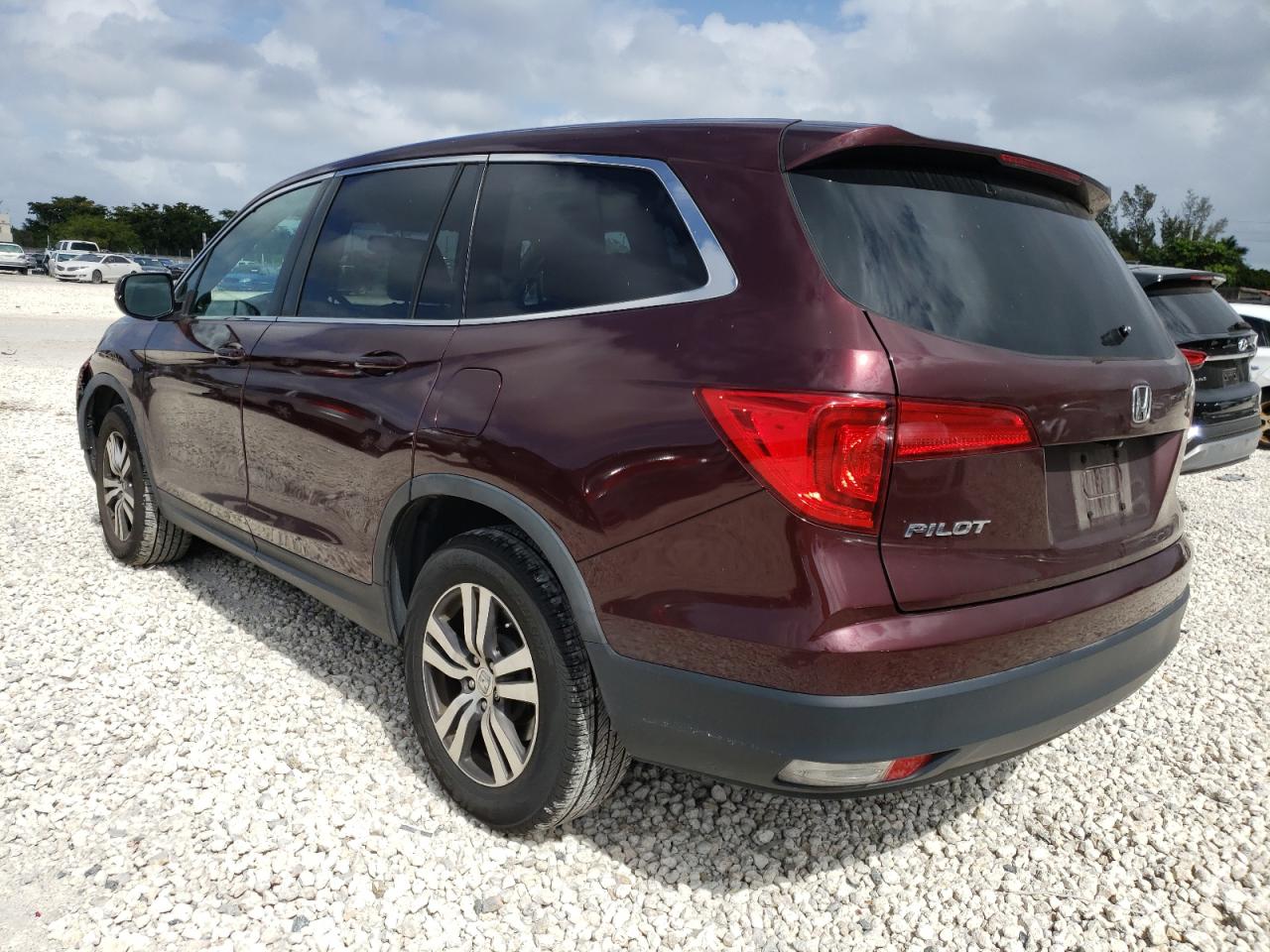 Photo 3 from auction – 2017 HONDA PILOT EXL with VIN 5FNYF5H54HB031876