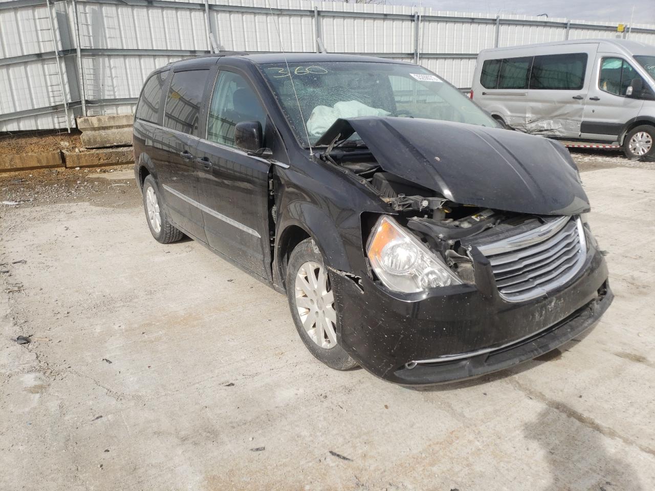 Photo 1 from auction – 2016 CHRYSLER TOWN & COU with VIN 2C4RC1BG8GR295802