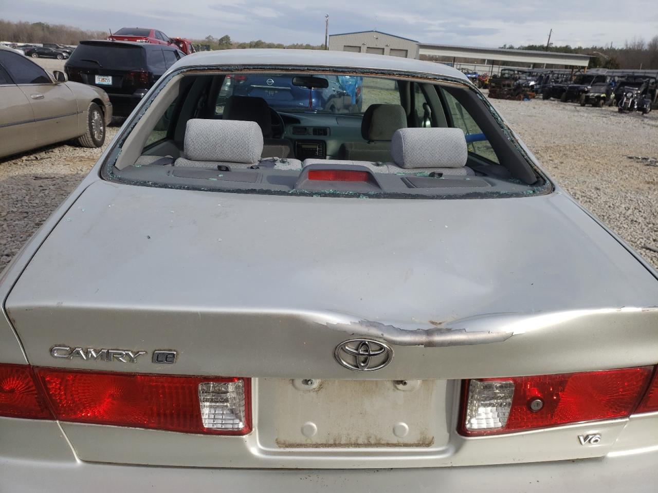 Photo 9 from auction – 2000 TOYOTA CAMRY LE with VIN 4T1BF22K5YU111757