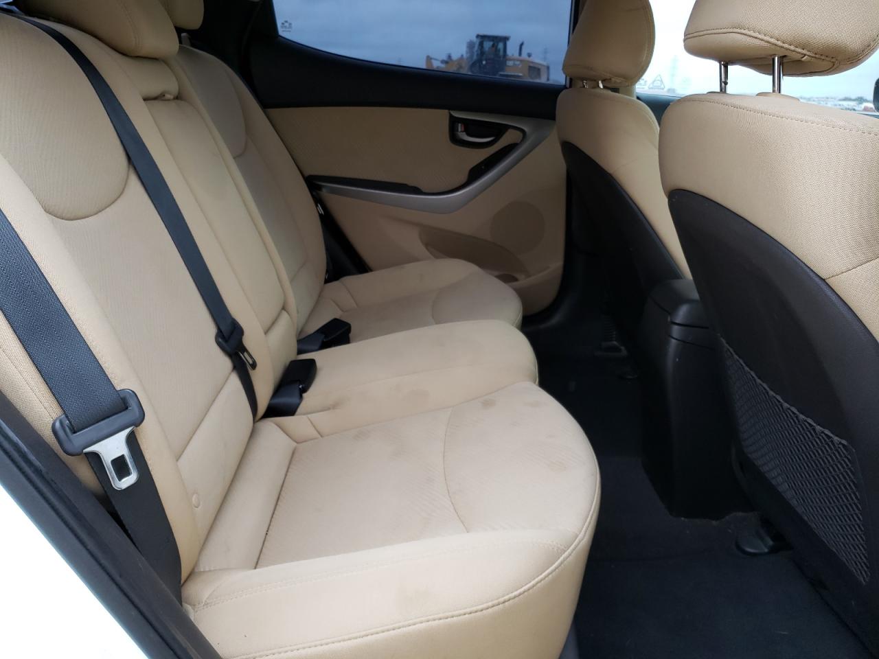 Photo 6 from auction – 2012 HYUNDAI ELANTRA GL with VIN 5NPDH4AE8CH141630