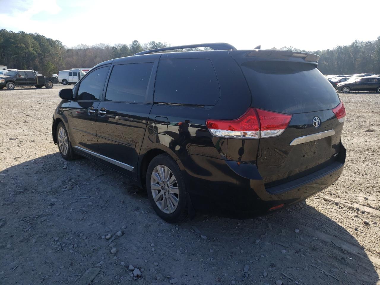 Photo 3 from auction – 2014 TOYOTA SIENNA XLE with VIN 5TDYK3DCXES460984