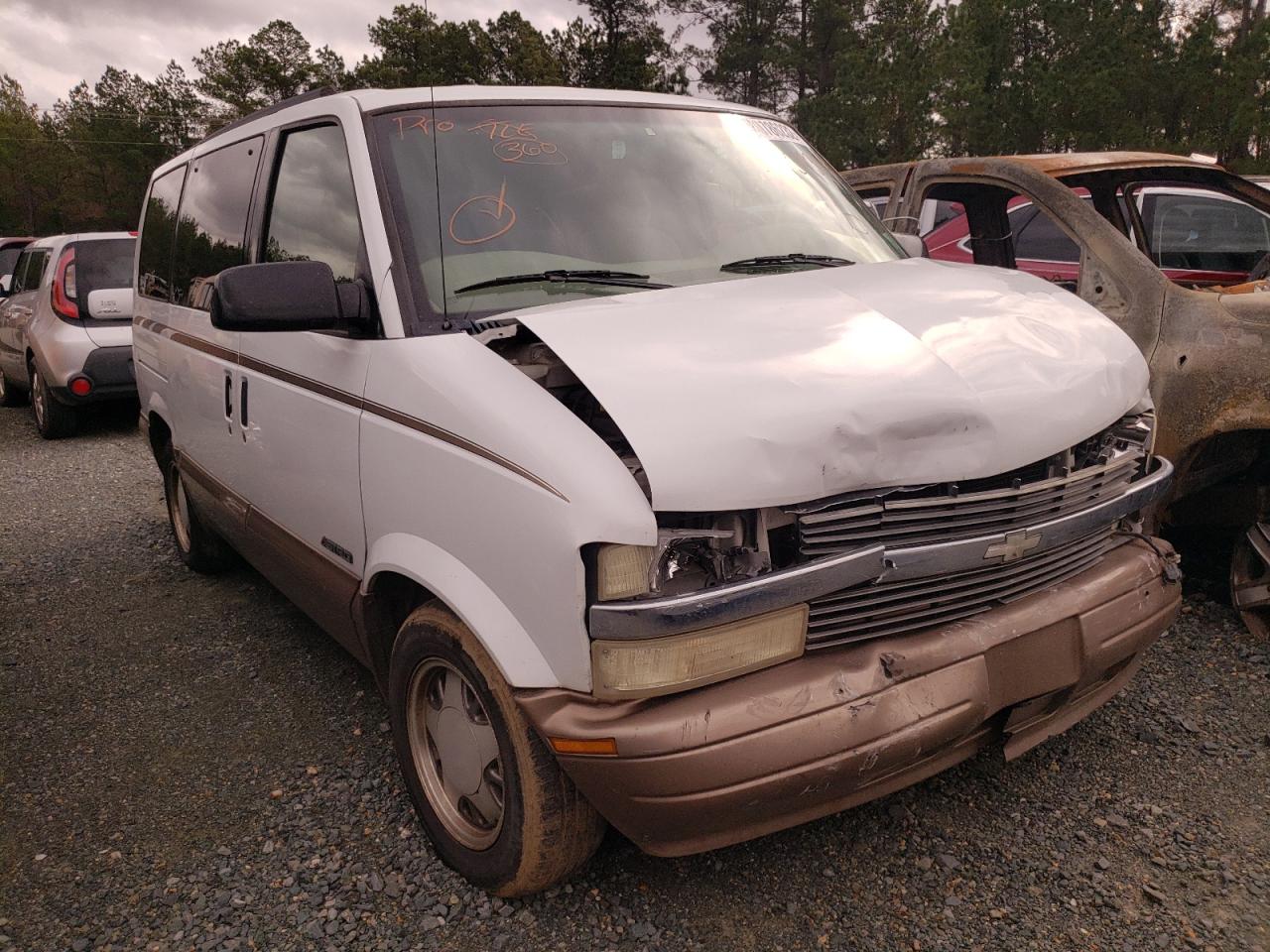 Photo 1 from auction – 2000 CHEVROLET ASTRO with VIN 1GNDM19W3YB134379