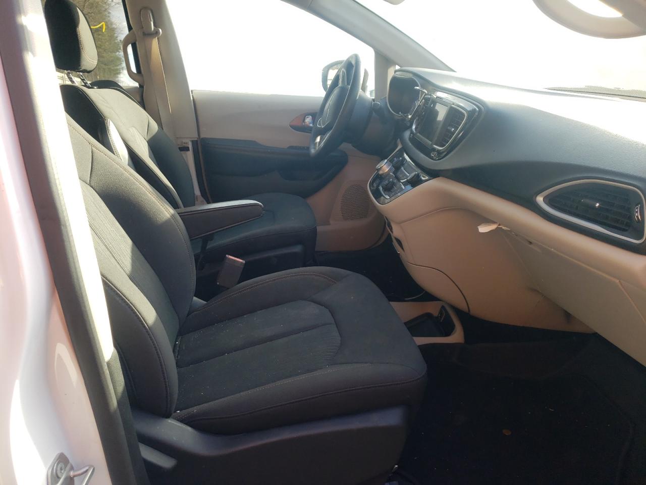 Photo 5 from auction – 2019 CHRYSLER PACIFICA L with VIN 2C4RC1AG1KR681228