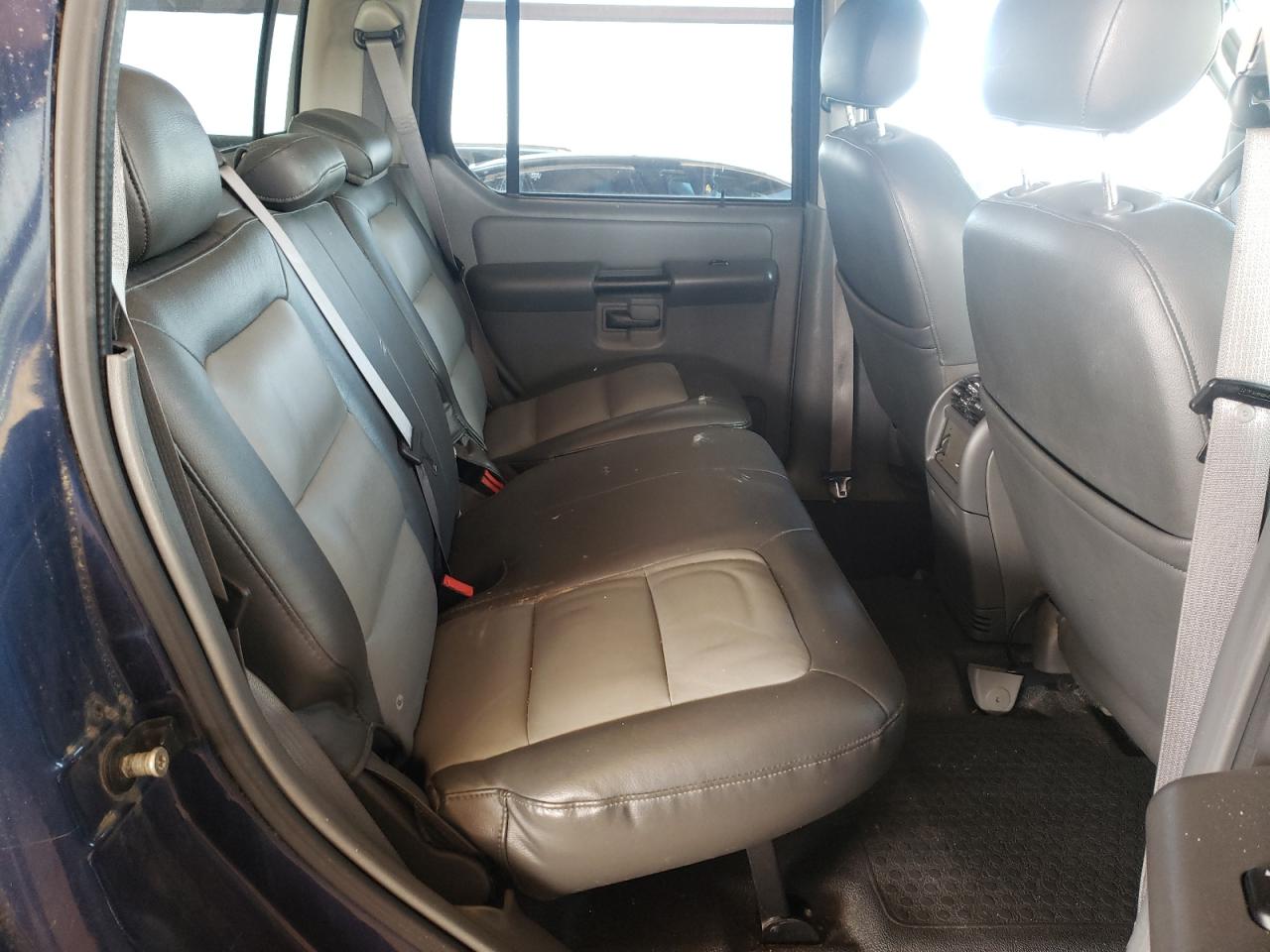 Photo 6 from auction – 2005 FORD EXPLORER S with VIN 1FMZU67K15UB65573