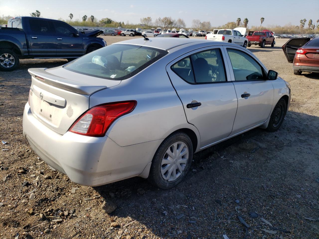 Photo 4 from auction – 2017 NISSAN VERSA S with VIN 3N1CN7AP8HL824316