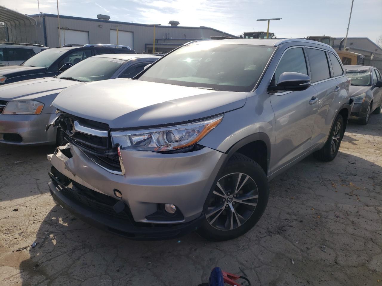 Zdjęcie 2 z aukcji – 2016 TOYOTA HIGHLANDER z VIN 5TDJKRFH0GS505625