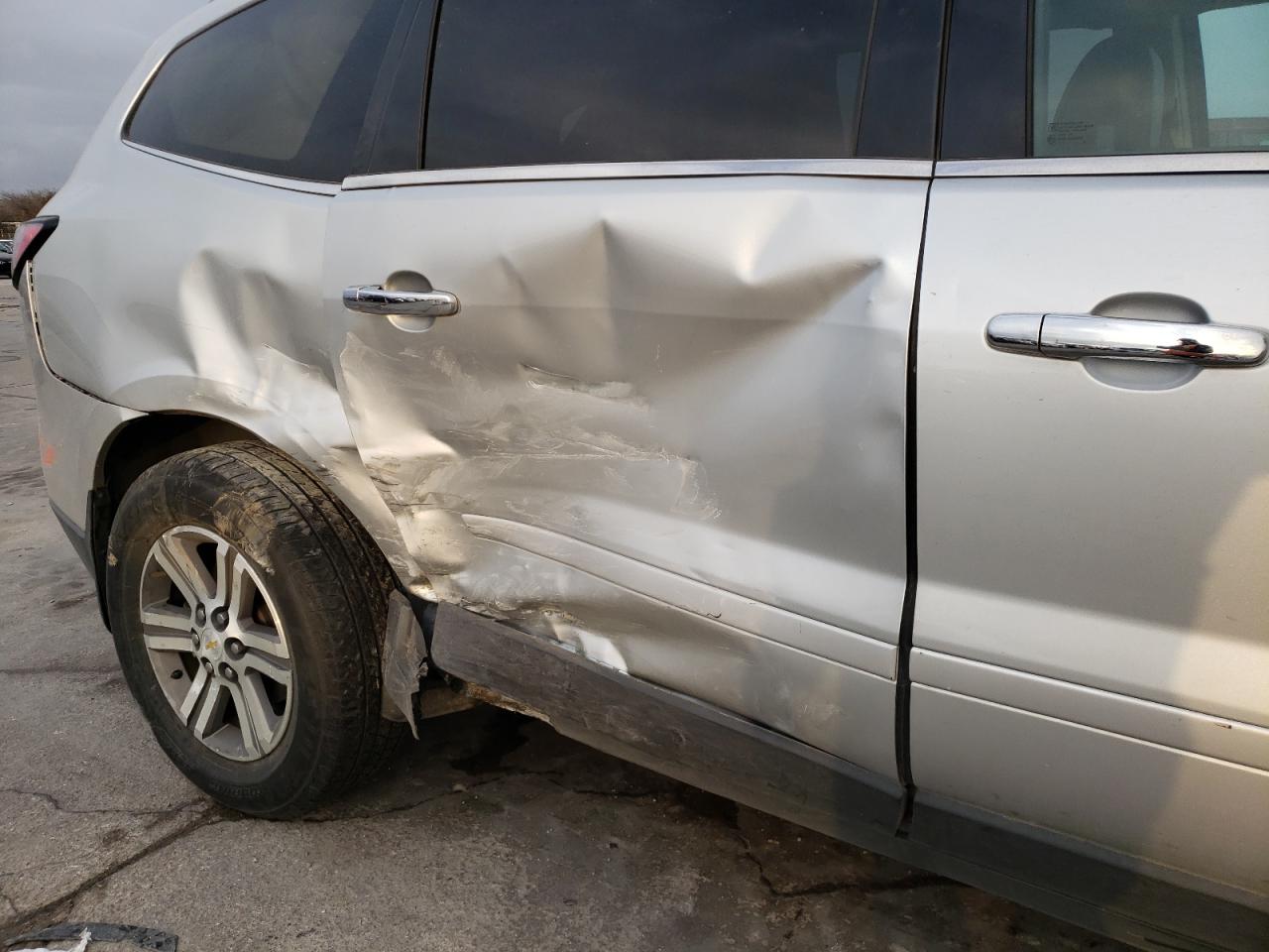 Photo 9 from auction – 2015 CHEVROLET TRAVERSE L with VIN 1GNKRHKD1FJ370459
