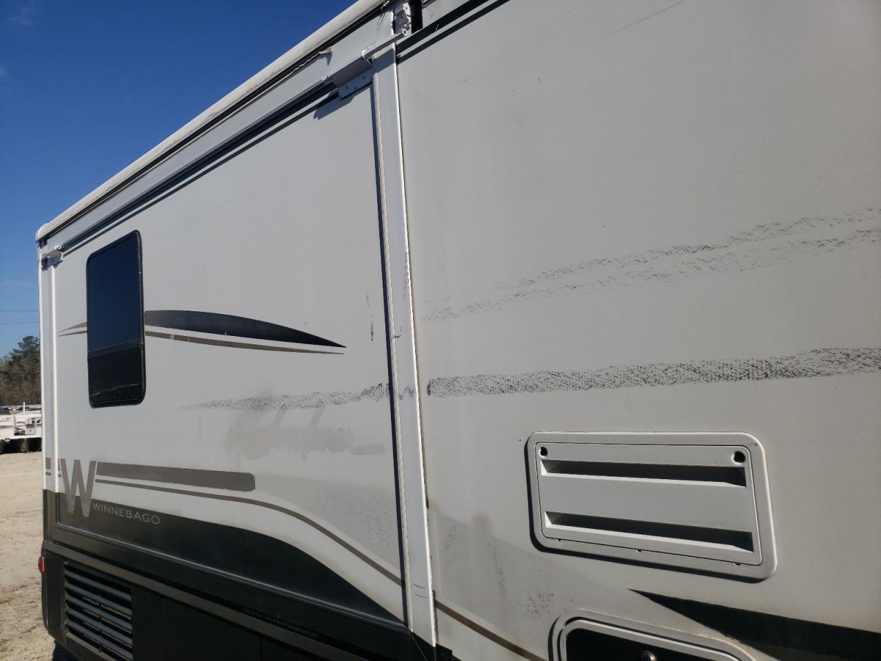 Photo 9 from auction – 2001 WINNEBAGO ADVENTURER with VIN 1FCNF53S210A16460
