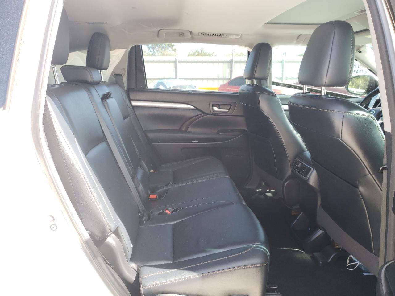 Photo 6 from auction – 2014 TOYOTA HIGHLANDER with VIN 5TDKKRFH7ES031030