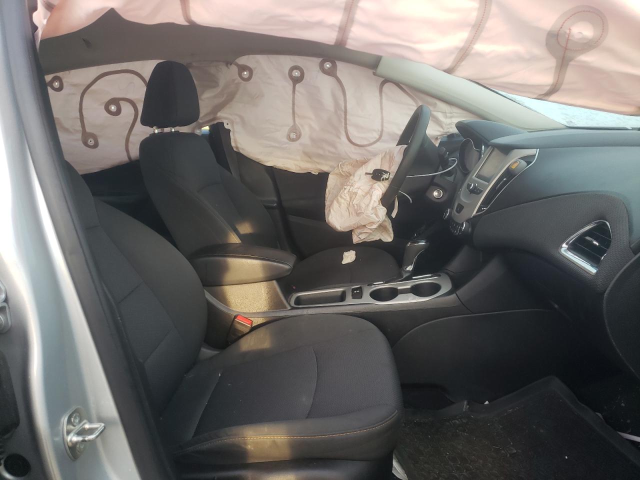Photo 5 from auction – 2017 CHEVROLET CRUZE LS with VIN 1G1BC5SM8H7184032