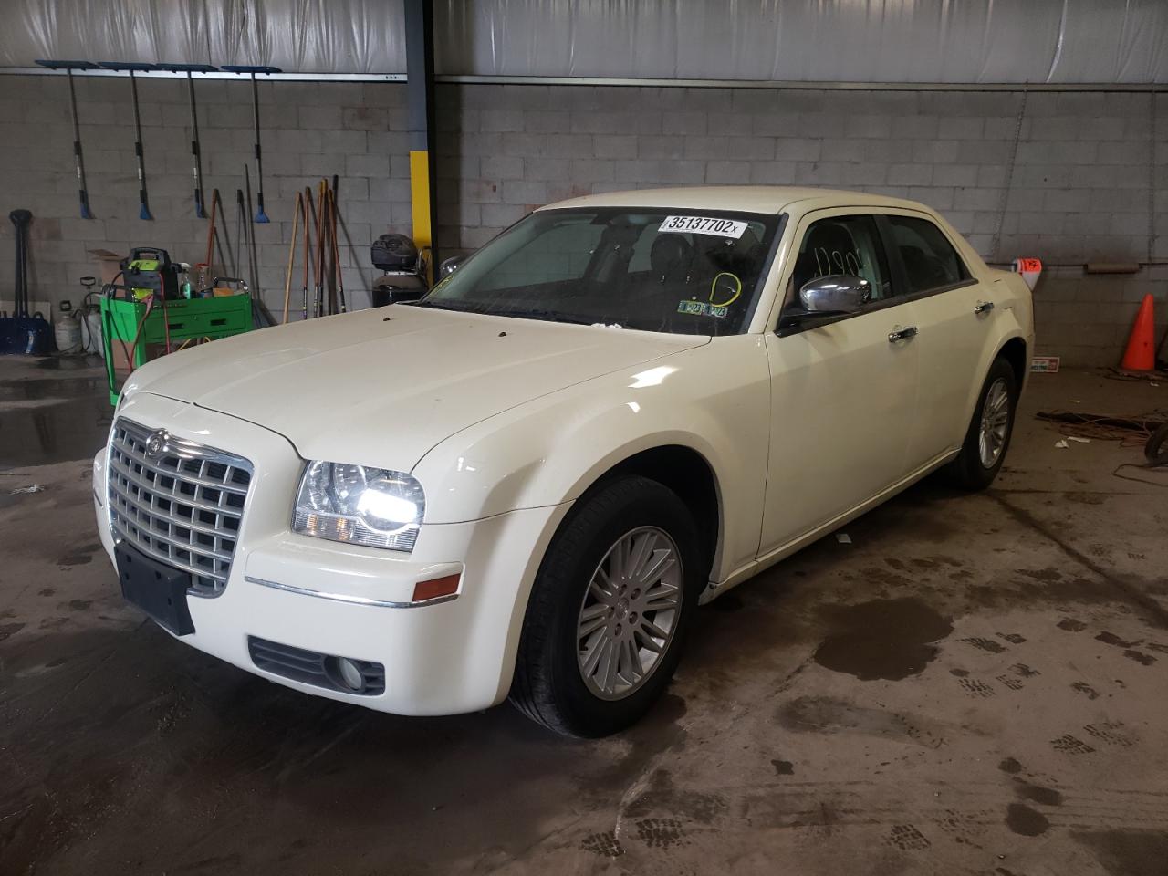 Photo 2 from auction – 2010 CHRYSLER 300 TOURIN with VIN 2C3CA5CV7AH249976