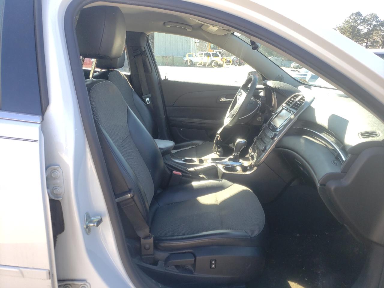 Photo 5 from auction – 2015 CHEVROLET MALIBU 1LT with VIN 1G11C5SL1FF206037