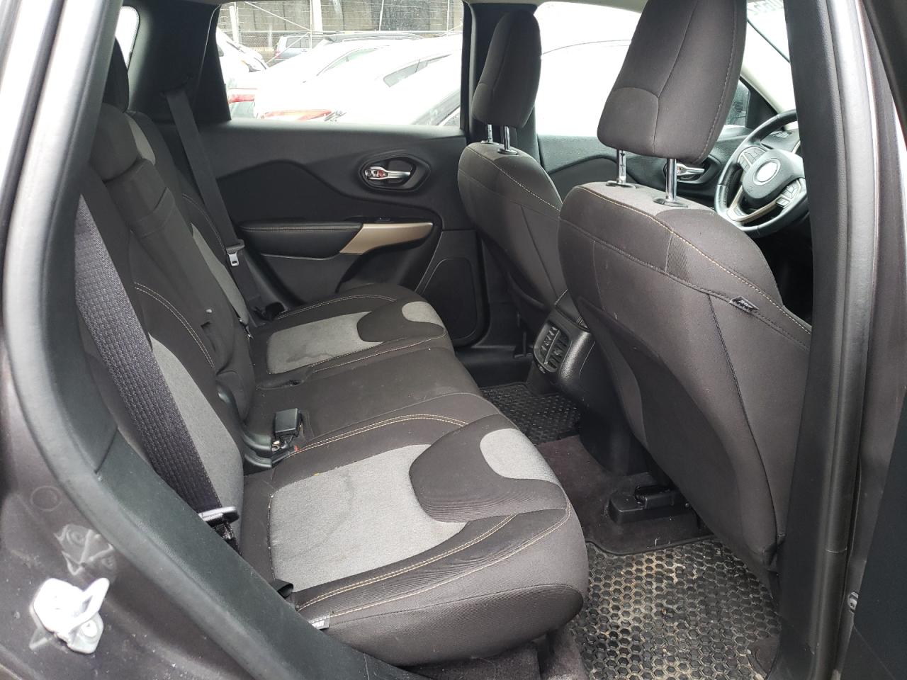 Photo 6 from auction – 2018 JEEP CHEROKEE L with VIN 1C4PJLCB3JD544948