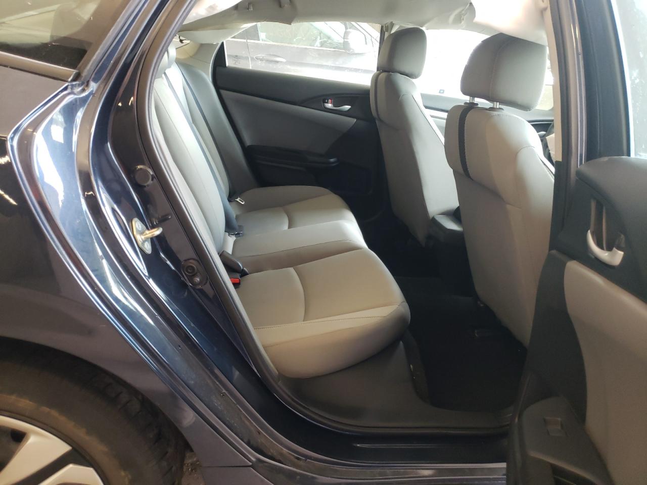Photo 6 from auction – 2017 HONDA CIVIC LX with VIN 19XFC2F51HE056113