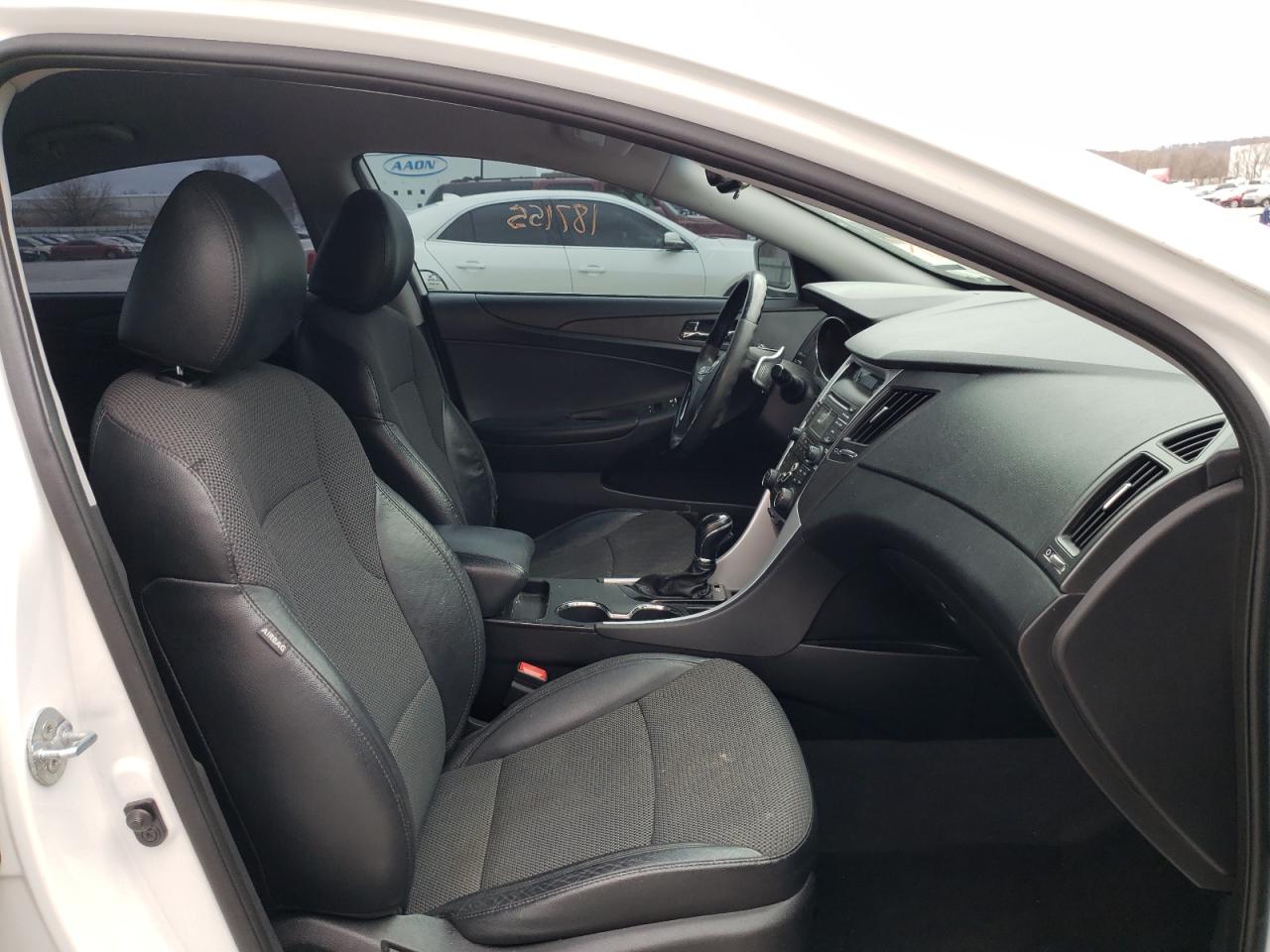 Photo 5 from auction – 2012 HYUNDAI SONATA SE with VIN 5NPEC4AB6CH483215