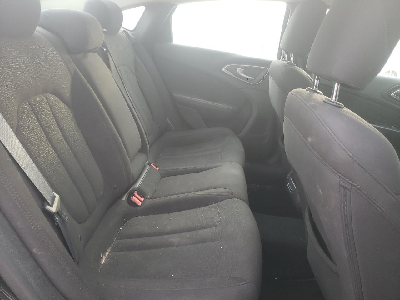 Photo 6 from auction – 2015 CHRYSLER 200 LIMITE with VIN 1C3CCCAB5FN680791