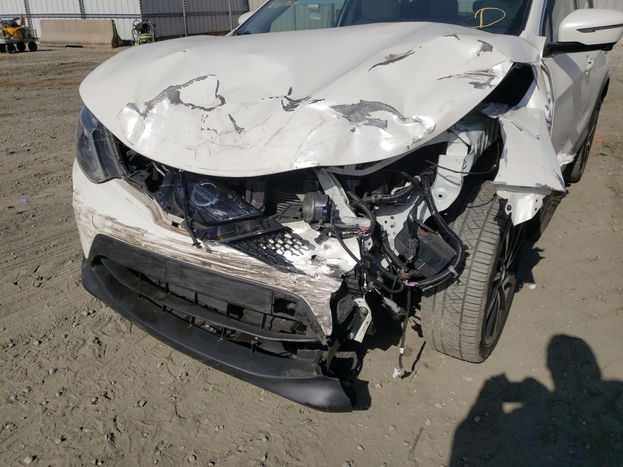 Photo 9 from auction – 2017 NISSAN ROGUE with VIN JN1BJ1CP9HW014608