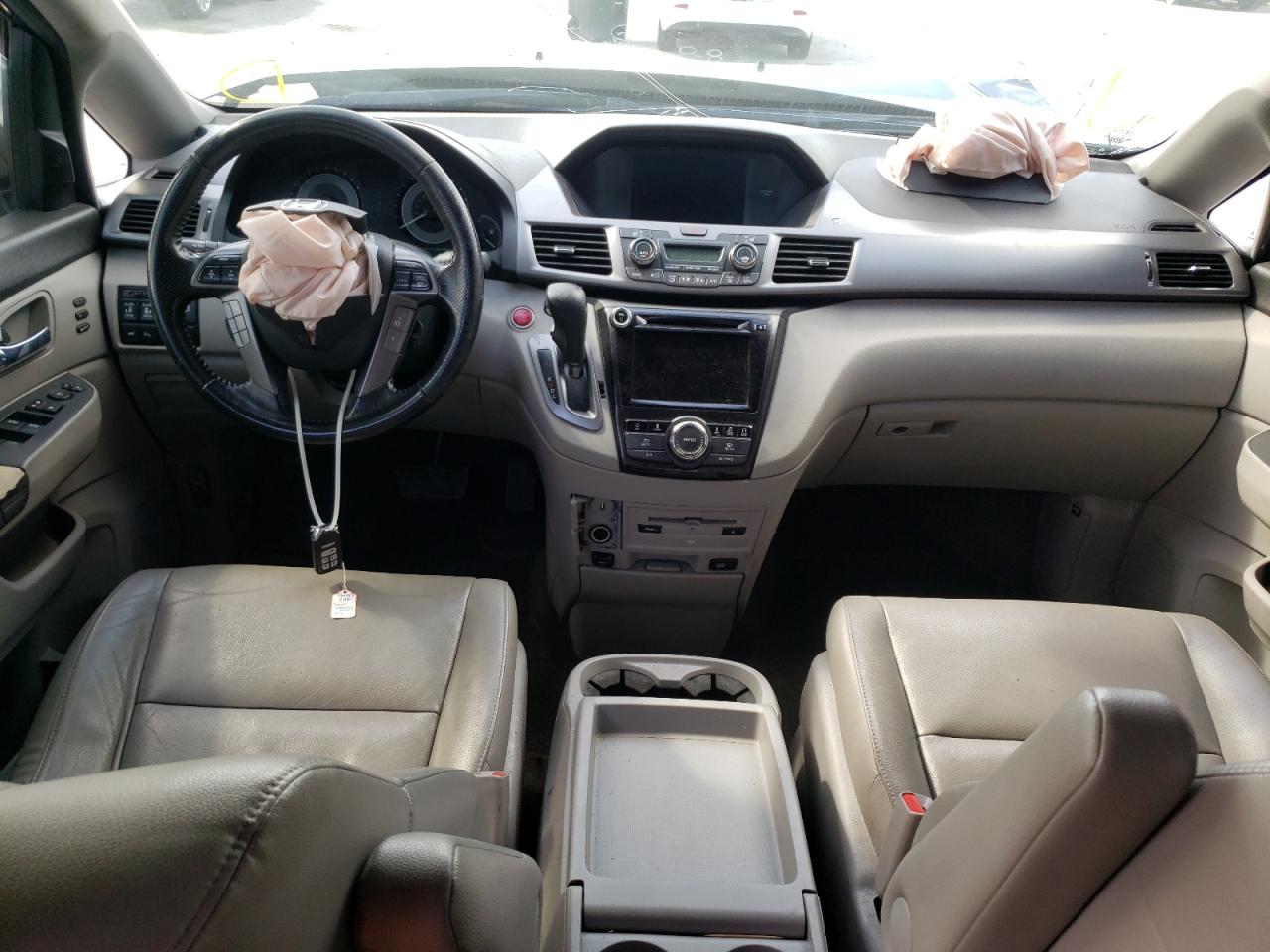 Photo 9 from auction – 2015 HONDA ODYSSEY TO with VIN 5FNRL5H94FB044642