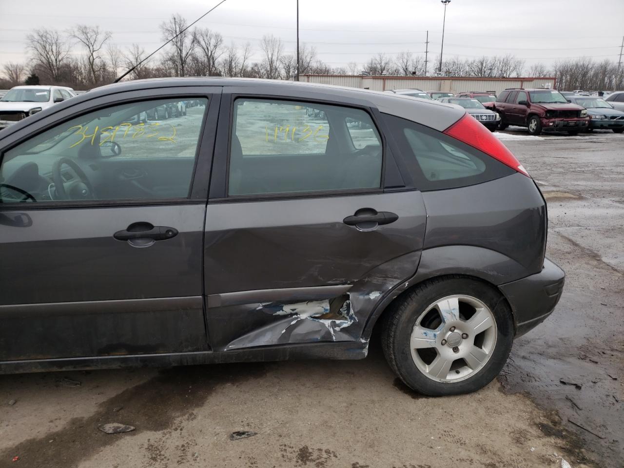 Photo 9 from auction – 2005 FORD FOCUS ZX5 with VIN 3FAFP37N15R113610