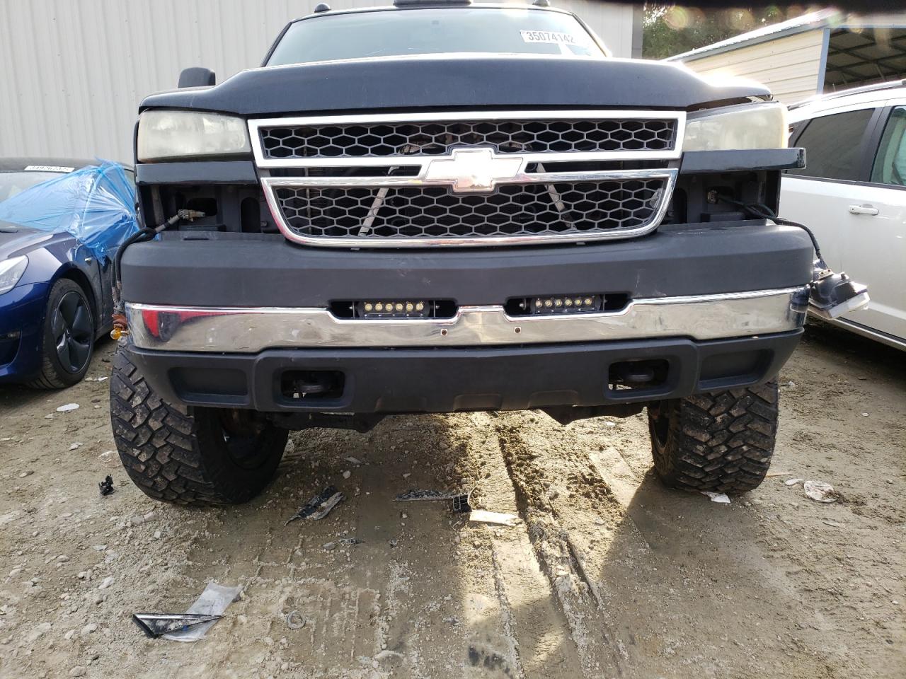 Photo 9 from auction – 2005 CHEVROLET SILVERADO with VIN 1GCHK23U35F910740