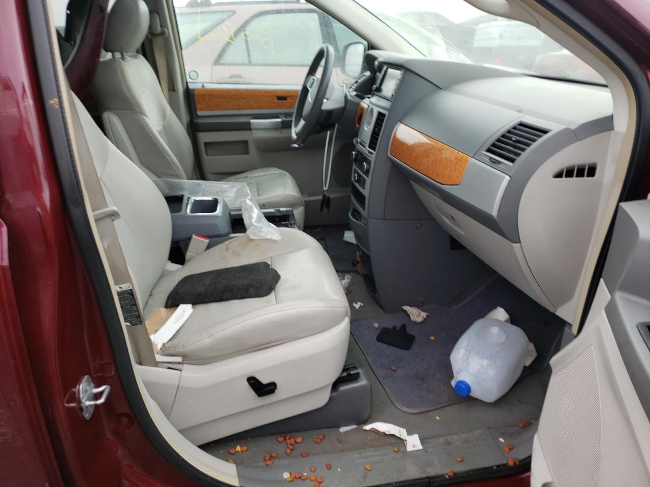 Photo 5 from auction – 2008 CHRYSLER TOWN & COU with VIN 2A8HR64X18R842424