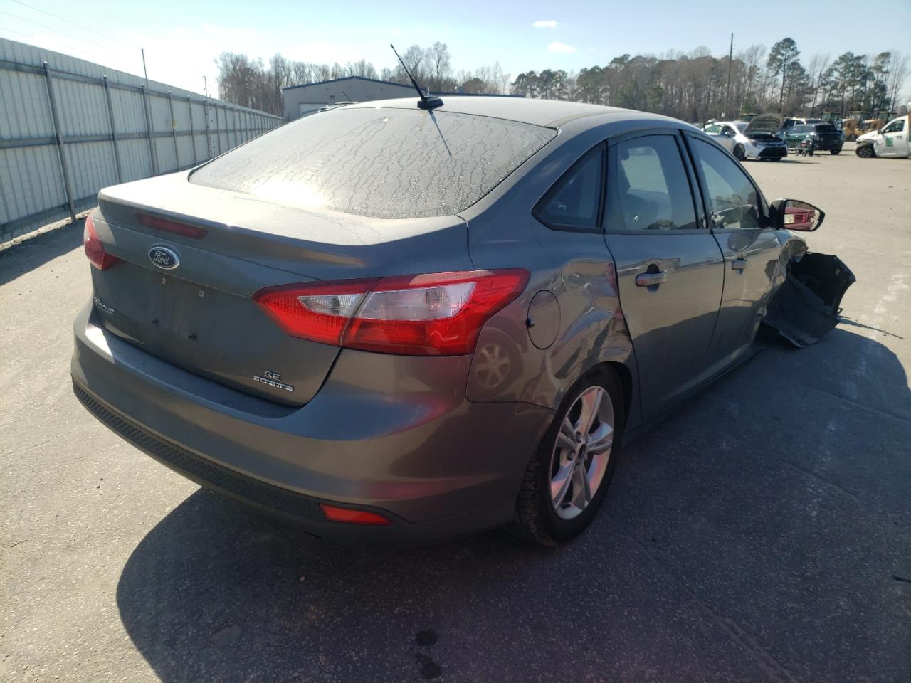Photo 4 from auction – 2014 FORD FOCUS SE with VIN 1FADP3F28EL336014