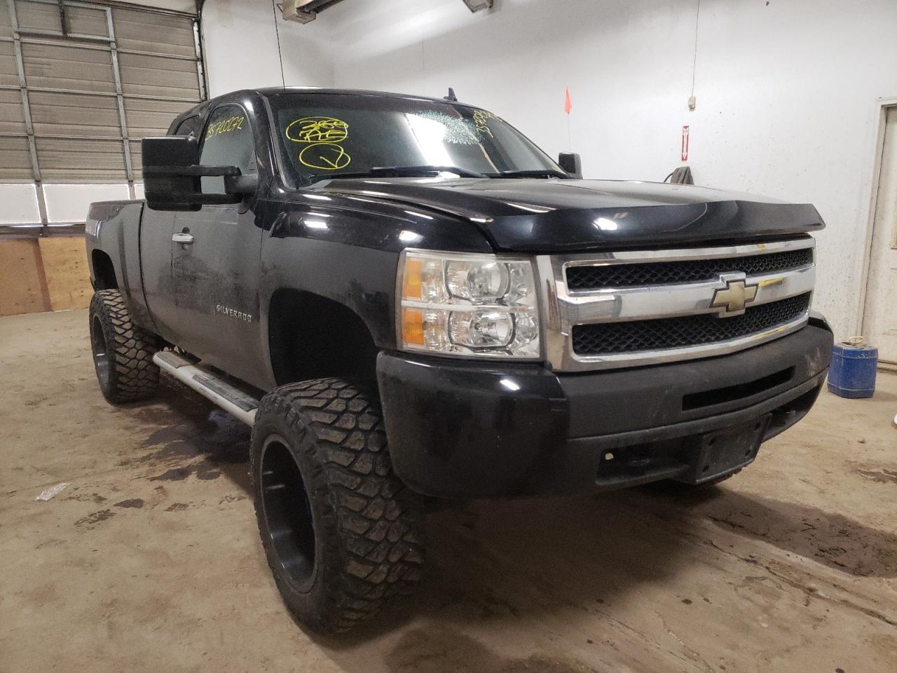 CHEVROLET SILVERADO 2010 with VIN 1GCSKSE34AZ117336 - Photo from auction