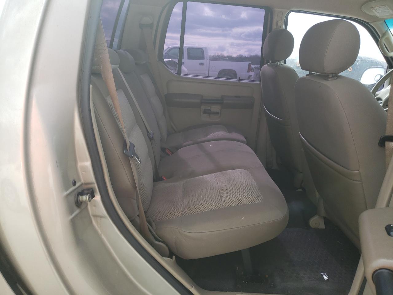 Photo 6 from auction – 2005 FORD EXPLORER S with VIN 1FMZU67KX5UB67015