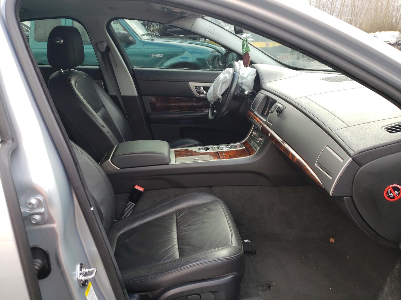 Photo 5 from auction – 2011 JAGUAR XF with VIN SAJWA0FB7BLS07830