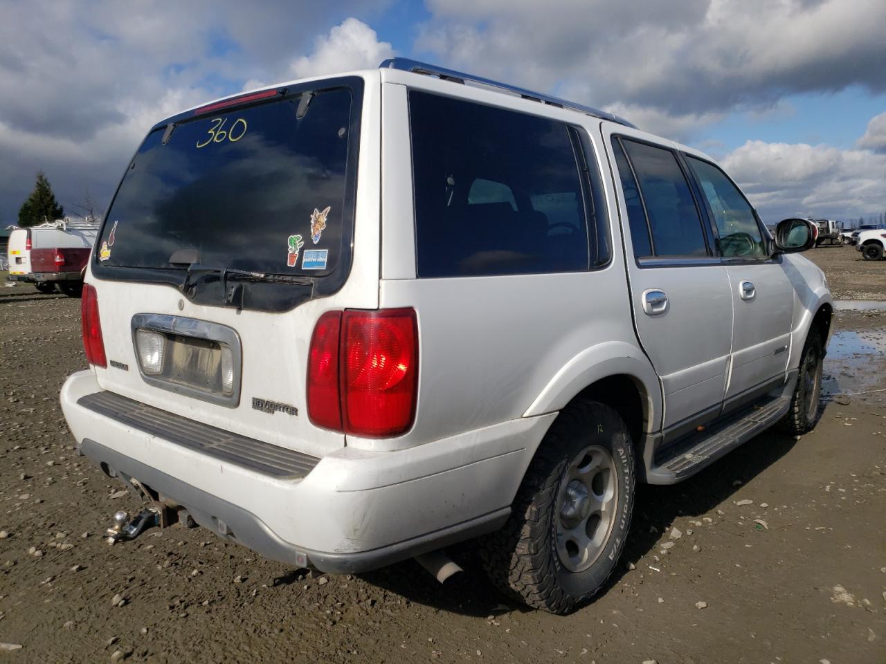 Photo 4 from auction – 2001 LINCOLN NAVIGATOR with VIN 5LMFU28R81LJ10588