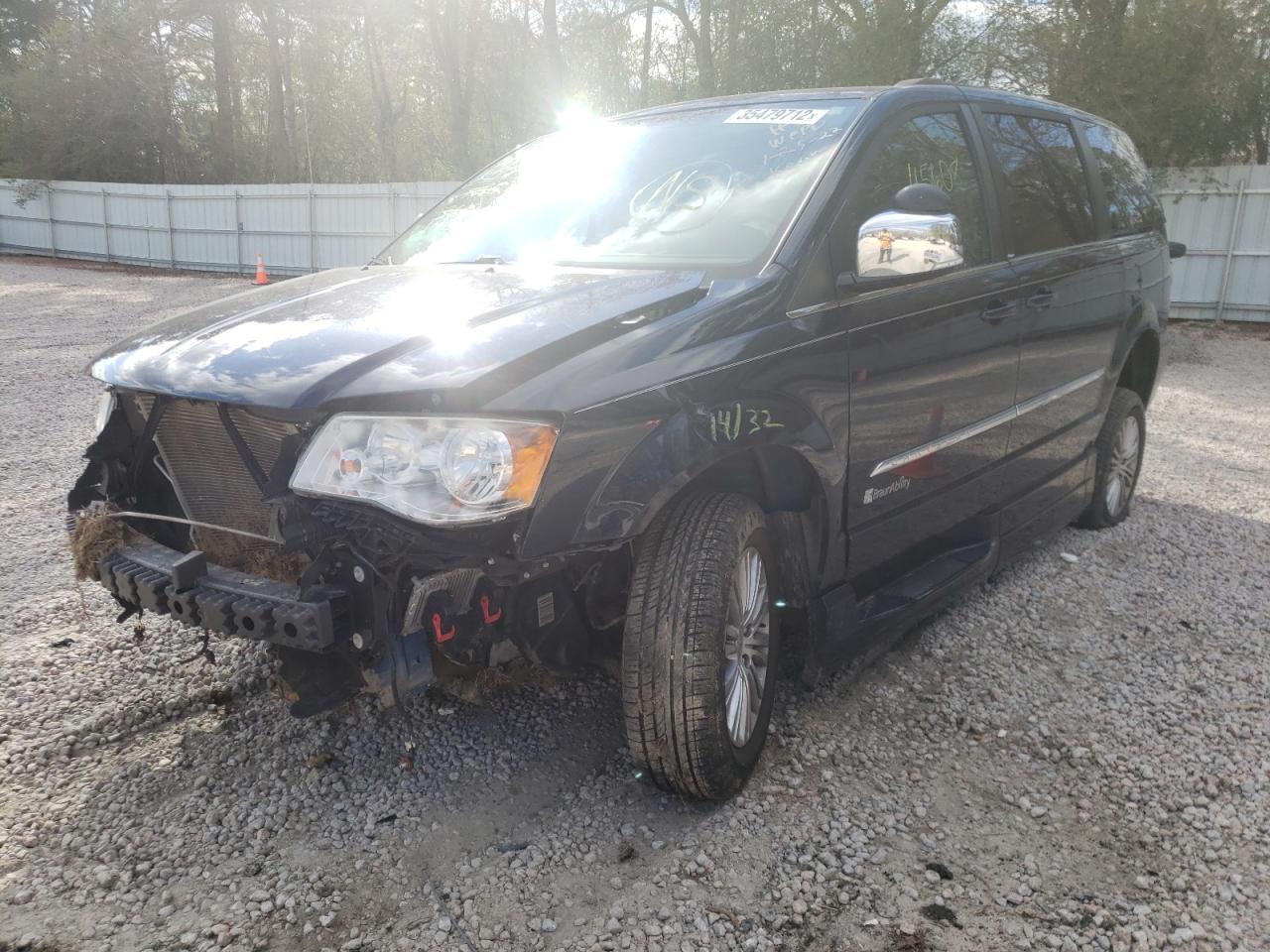 Photo 2 from auction – 2014 CHRYSLER TOWN & COU with VIN 2C4RC1CG4ER330282