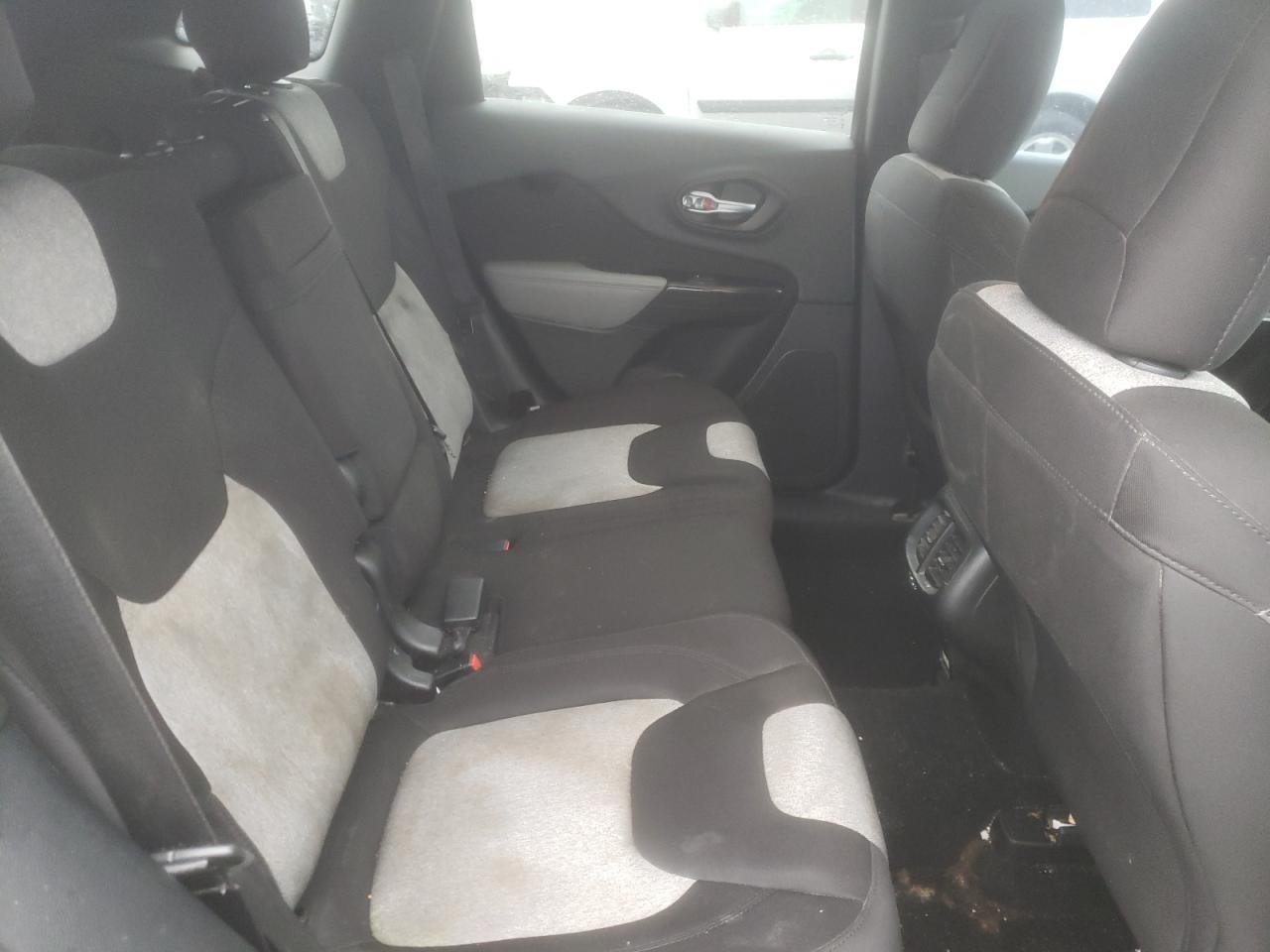 Photo 6 from auction – 2014 JEEP CHEROKEE L with VIN 1C4PJMCB3EW203789