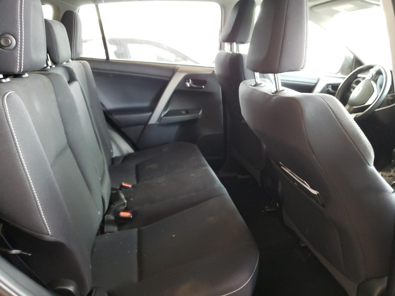 Foto 6 de la subasta – 2018 TOYOTA RAV4 con VIN 2T3RFREV1JW709158