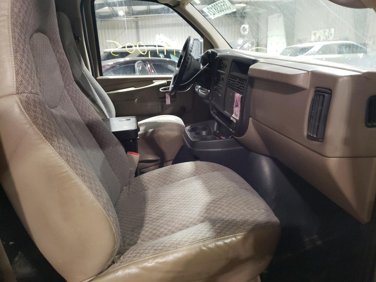 Photo 5 from auction – 2005 CHEVROLET EXPRESS G2 with VIN 1GCGG25V251237522